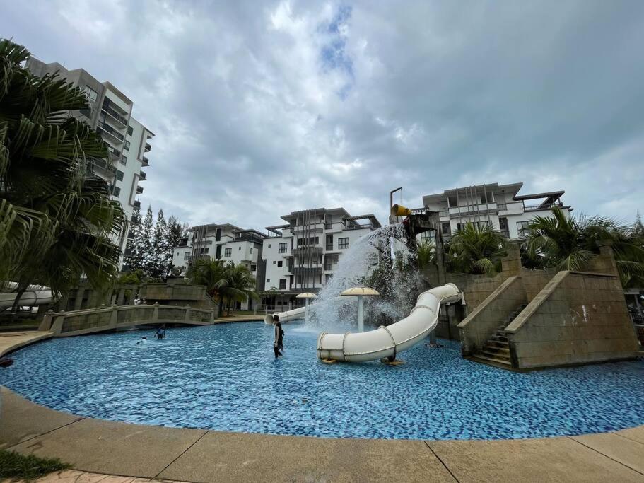Apartment Getaway Waterpark And *